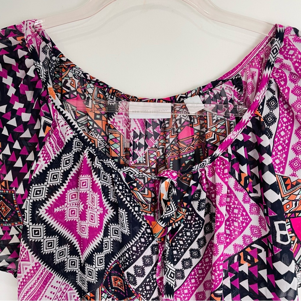 100% polyester. - Picture 3 of 6